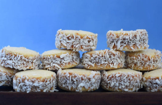 Alfajores Argentinos de Maicena/Argentines Milk Caramel Filled Cookie With Grated Coconut
